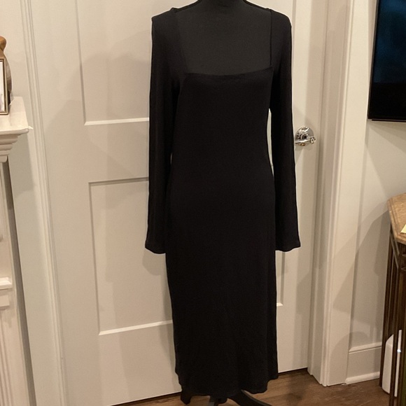 Elegant Black Long Sleeve Dress - Picture 2 of 4